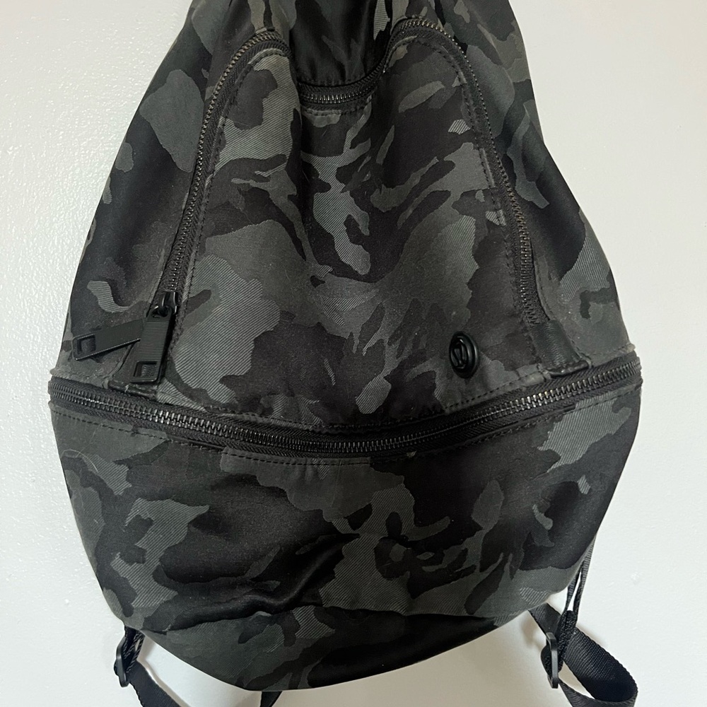 Men's black lululemon Camouflage Backpack
